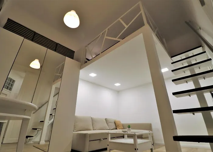 Roxy Studio 4-B