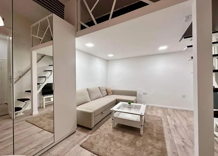 Roxy Studio 4-B